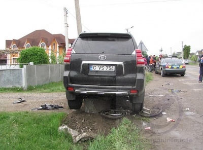 На Буковині позашляховик збив 14-річного велосипедиста: юнак помер у лікарні