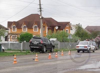 На Буковині позашляховик збив 14-річного велосипедиста: юнак помер у лікарні