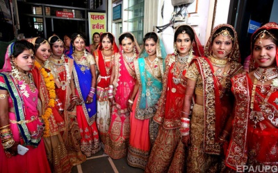 В Індії близько 700 наречених отримали в подарунок дерев'яні біти для побиття п'яних чоловіків