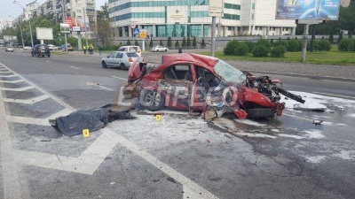 Моторошне ДТП у Києві: водій таксі загинув, пасажирові відірвало руку (ФОТО)