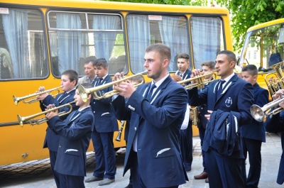 День Європи в Чернівцях: на Театральній площі виступили мажоретки і 38 духових оркестрів (ФОТО)