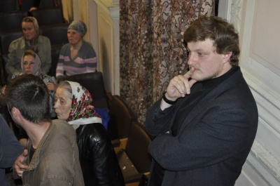 Громадські слухання щодо “Хреста-Пієти” у Чернівцях зірвалися через порушення (ФОТО)