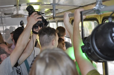 Тролейбус у Чернівцях перетворився на танцмайданчик - з пивом та світломузикою (ФОТО, ВІДЕО)