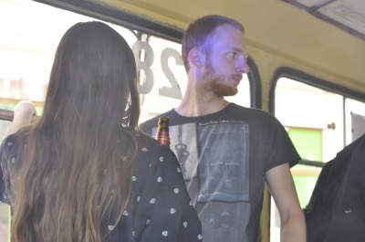 Тролейбус у Чернівцях перетворився на танцмайданчик - з пивом та світломузикою (ФОТО, ВІДЕО)