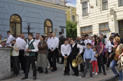 У Чернівцях стартував День вуличної музики: мер зіграв на трембіті (ФОТО)