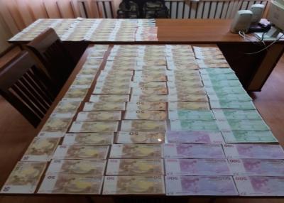 Буковинські прикордонники відмовилися від хабара в 10 тисяч євро