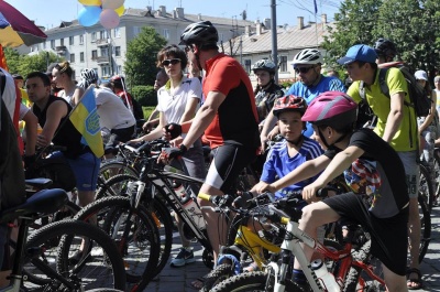 Понад півтисячі охочих взяли участь у велодні у Чернівцях (ФОТО)