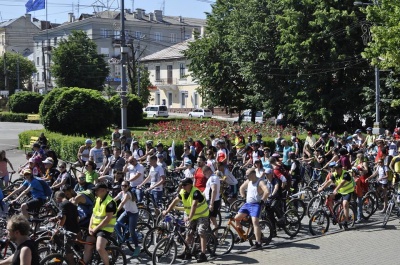 Понад півтисячі охочих взяли участь у велодні у Чернівцях (ФОТО)