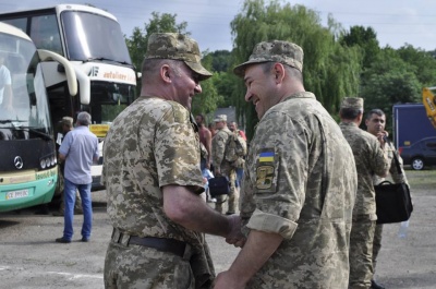 Із Чернівців на військові збори відправили майже 170 резервістів (ФОТО)