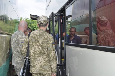 Із Чернівців на військові збори відправили майже 170 резервістів (ФОТО)