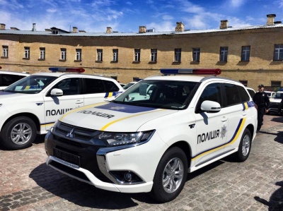 На дорогах Буковини з'являться нові поліцейські гібридні позашляховики