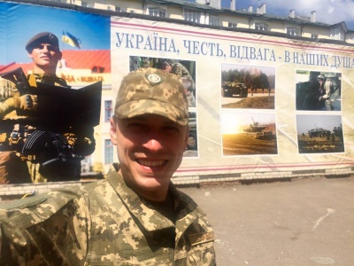 «До служби готові!»: посадовець Чернівецької міськради поділився селфі з військової частини