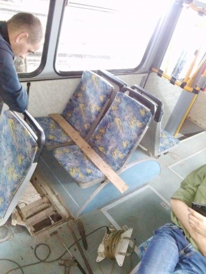 Зверху підфарбоване, а всередині гниле: як виглядають вживані тролейбуси, які закупили Чернівці (ФОТО)