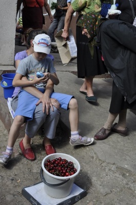 Черешня ще буде, а полуниця закінчується (ФОТО)