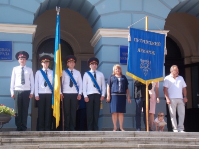 Відкриття Петрівського ярмарку в Чернівцях: коровай, рушник та танець представників різних національностей (ФОТО)