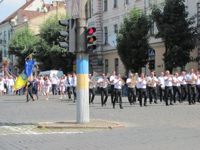 На Петрівському ярмарку мера не пускали через шлагбаум (ФОТО)