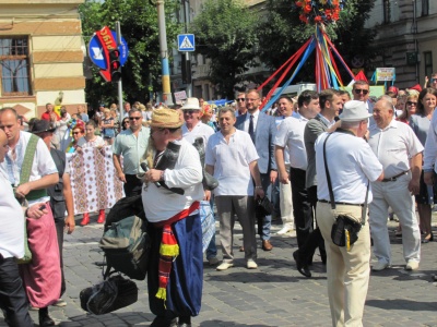 На Петрівському ярмарку мера не пускали через шлагбаум (ФОТО)