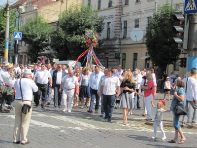 На Петрівському ярмарку мера не пускали через шлагбаум (ФОТО)