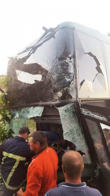 Серйозна аварія на виїзді з Чернівців: рейсовий автобус зіткнувся з "бусом", є потерпілі
