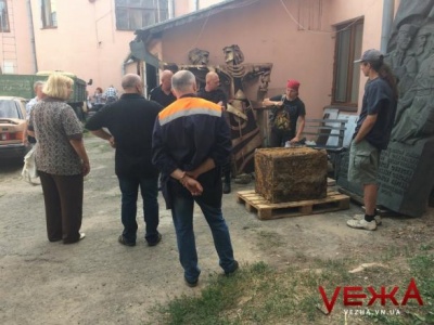 У Вінниці з-під землі підняли замкнений сейф, який належав гітлерівцям