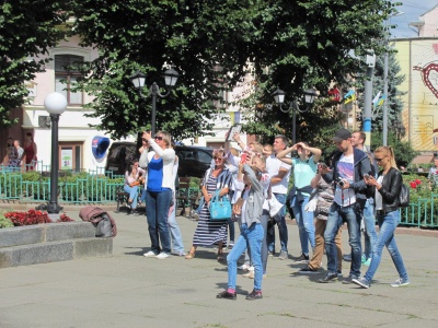 Екскурсовод розповів про туристичний бум у Чернівцях у День незалежності (ФОТО)
