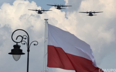Польща обмежить польоти біля кордонів з Росією та Білоруссю