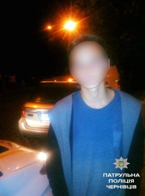 У Чернівцях поліція затримала неповнолітнього водія, який ще не отримав водійських прав