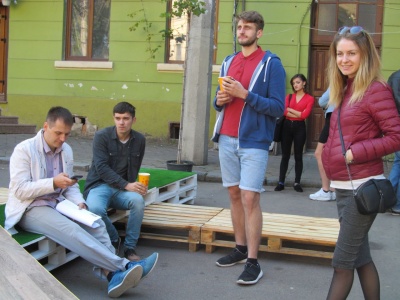Студентську площу облаштували в Чернівцях (ФОТО)