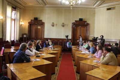 У Чернівцях у «будинку з левами» провели зустріч-дискусію щодо угоди про асоціацію з ЄС