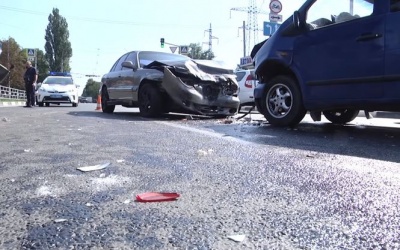 У Харкові в результаті потрійної ДТП постраждали четверо дітей-хокеїстів і тренер