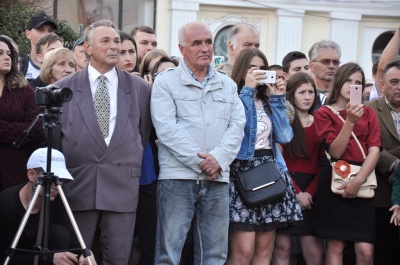 Саакашвілі розпочав зустріч з буковинцями у центрі Чернівців (ФОТО)