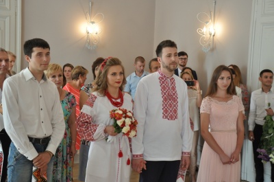 У Чернівцях «Шлюб за добу» оформило вже 500 наречених