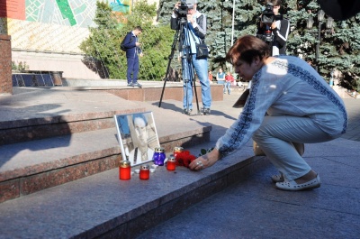 У Чернівцях журналісти вшанували пам’ять Георгія Гонгадзе і закликали колег до згуртованості (ФОТО)