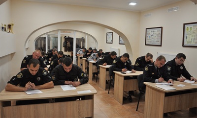 Поліцейські Буковини проходять перевірку на профпридатність (ФОТО)