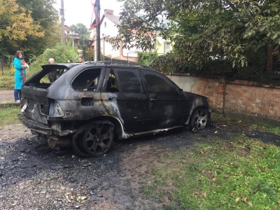 У Чернівцях уночі підпалили авто – власники просять свідків відгукнутися
