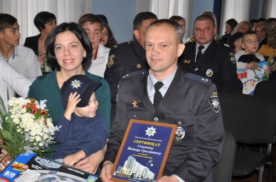 За 14 років сумлінної праці - своє житло: співробітники поліції у Чернівцях сьогодні отримували ключі від житла