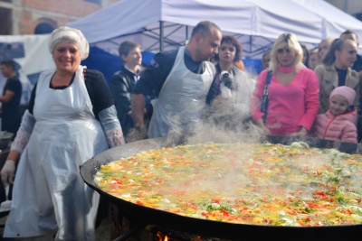 У Чернівцях яєчнею нагодували майже двісті людей (ФОТО)