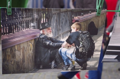 Жіночі портрети на тлі Чернівців: На Кобилянській організували фотосушку до Дня міста (ФОТО)