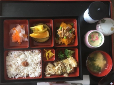 Жінка була шокована, чим її нагодували в японському пологовому будинку (ФОТО)