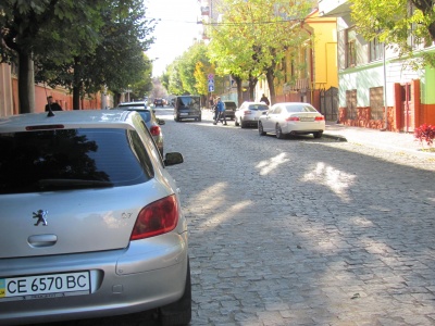 У Чернівцях відкрили вулицю Хмельницького – автівки вже гасають (ФОТО)