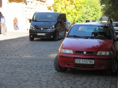 У Чернівцях відкрили вулицю Хмельницького – автівки вже гасають (ФОТО)