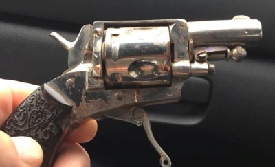 У Києво-Могилянській бібліотеці знайшли замурований у стіну старий револьвер