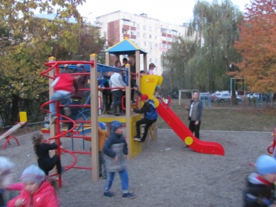 Дитячий майданчик у Чернівцях – від інспекторки Фреймут (ФОТО)