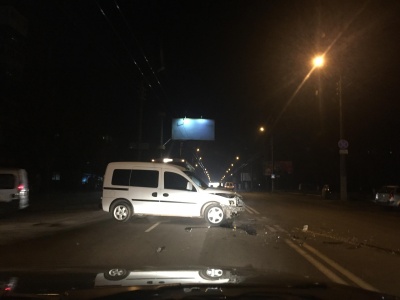 У Чернівцях два автомобілі зіткнулись на вулиці Героїв Майдану, без постраждалих