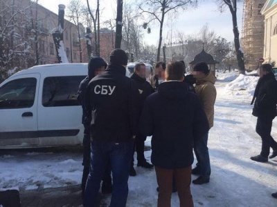 Помічника судді, затриманого за хабар у Чернівцях, взяли під варту з можливістю застави 70 тис грн