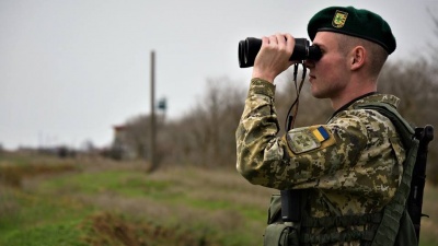 Бунт на кордоні: на Буковині невідомі блокували роботу ДПСУ, є поранений