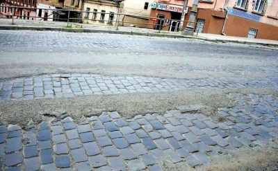 Каспрук заявив, що в Чернівцях не скоро з’являться хороші дороги