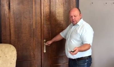 Продан пояснив, чому депутат Білик через вікно проник до кабінету мера Чернівців - відео