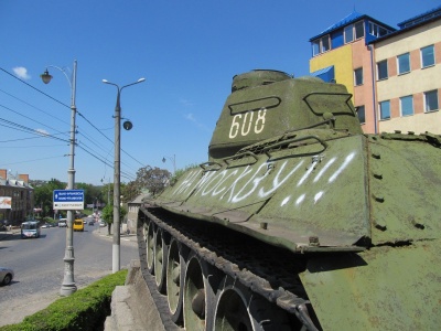Міськрада має намір заборонити знесення радянських пам’ятників у Чернівцях