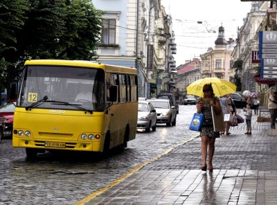 Продан заявив, що маршрутки №11 і 12 відновлять після подорожчання проїзду